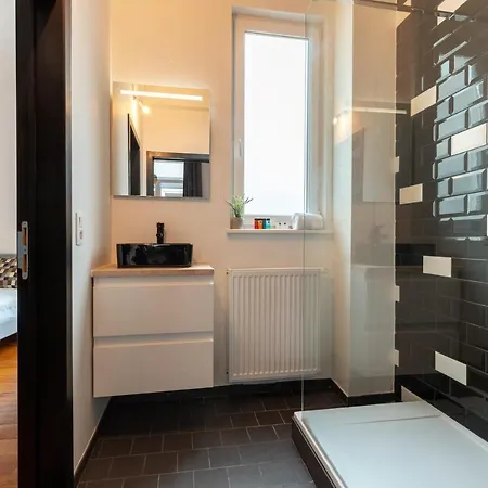 Super Cozy 2 Bedroom Apt Near Station *